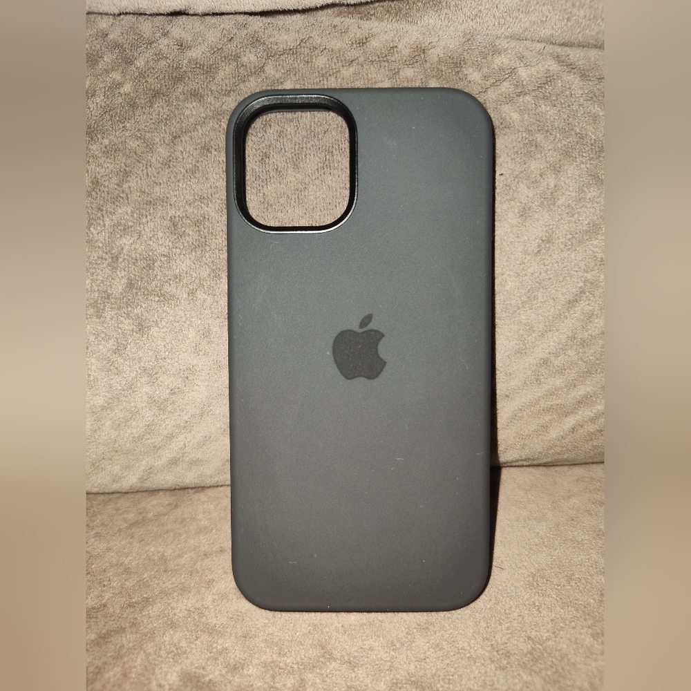 Silicone Case w/MagSafe for iPhone 12 Mini - Black